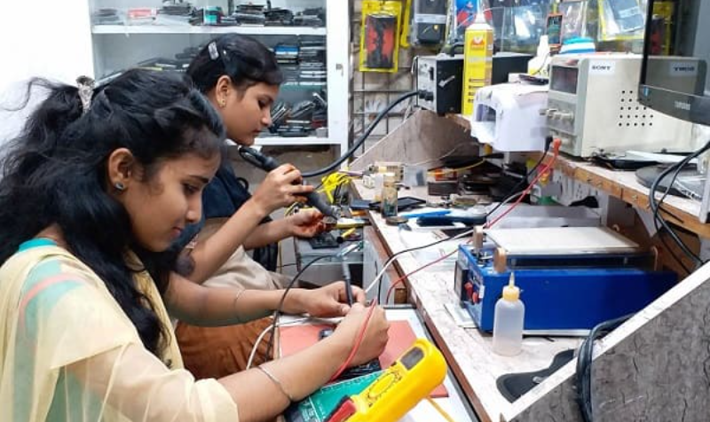 Mobile-Phone-Servicing